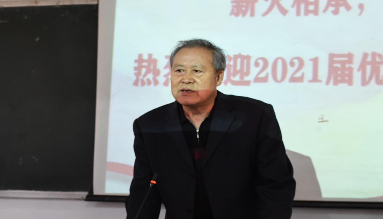 薪火相承,心棲夢歸處 ——武漢科技職業學院開展優秀畢業生交流分享活動 薪火相承,心棲夢歸處 ——武漢科技職業學院開展優秀畢業生交流分享活動