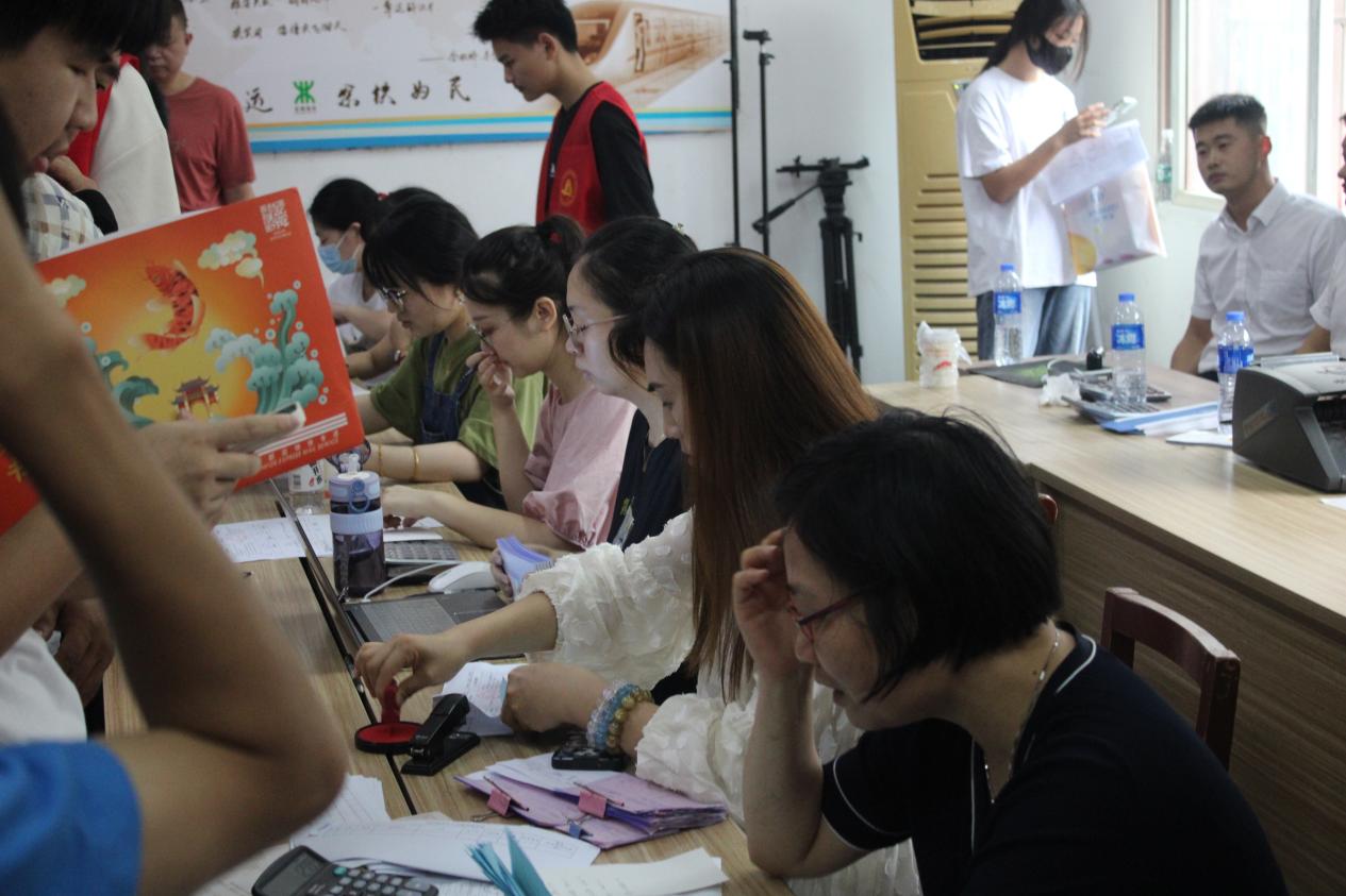 我校順利開展迎接2023級新生報道工作