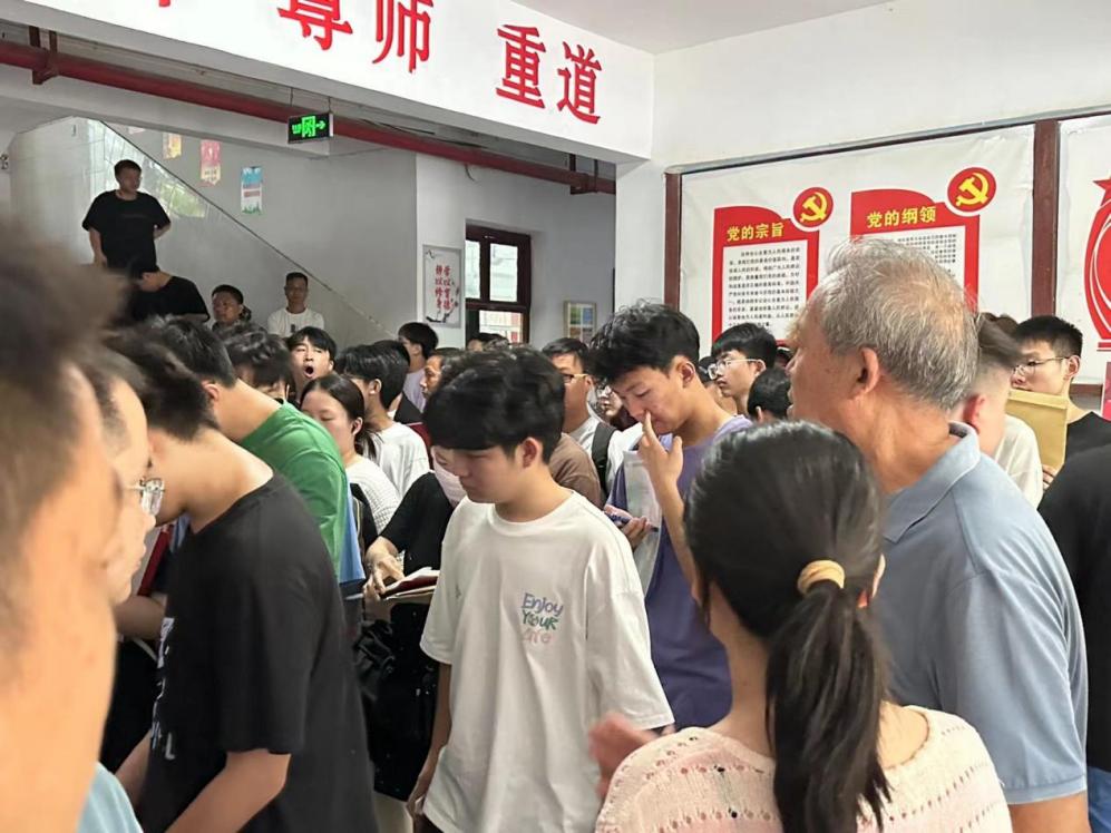 我校順利開展迎接2023級新生報道工作