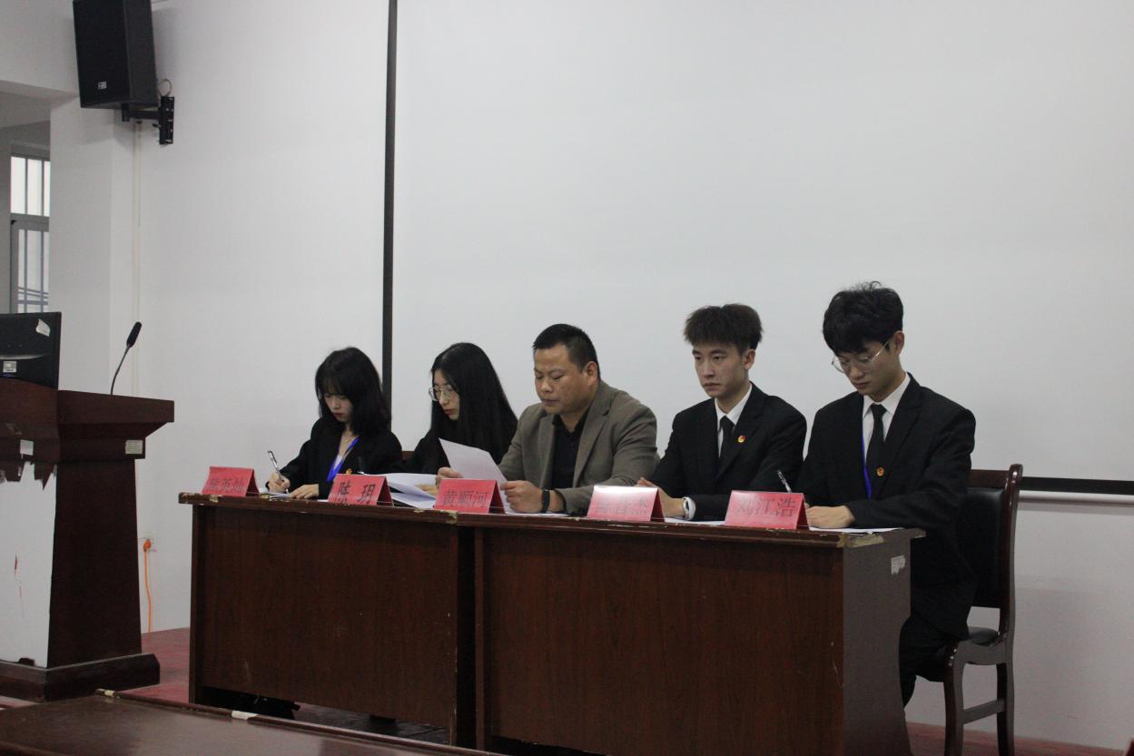 同心聚力學代會 逐夢青春向未來 ——我校第十二次學生代表大會勝利召開 同心聚力學代會 逐夢青春向未來 ——我校第十二次學生代表大會勝利召開