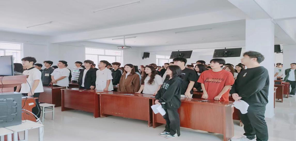 堅定不移跟黨走，青春奮進新征程 ——武漢科技職業學院第四期團課結業典禮暨入團儀式