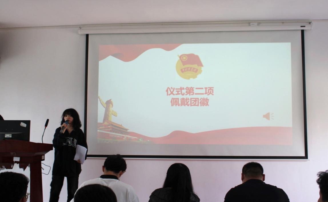 堅定不移跟黨走，青春奮進新征程 ——武漢科技職業學院第四期團課結業典禮暨入團儀式