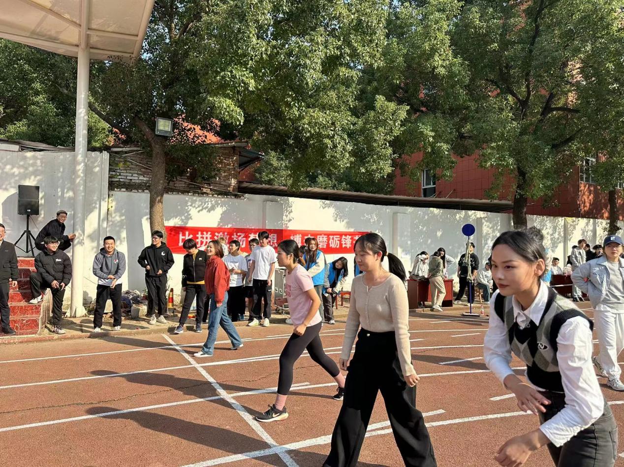 青春奮進新時代,運動逐夢向未來——武漢科技職業學院2023年秋季運動會暨教職工運動會 青春奮進新時代,運動逐夢向未來——武漢科技職業學院2023年秋季運動會暨教職工運動會