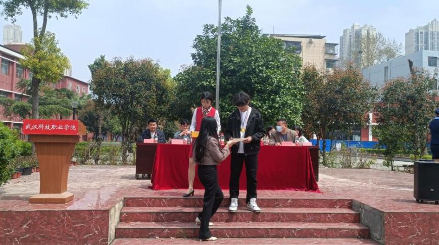 青春“籃”不住，熱血不止步 —武漢科技職業學院第十八屆“希望杯”籃球賽閉幕