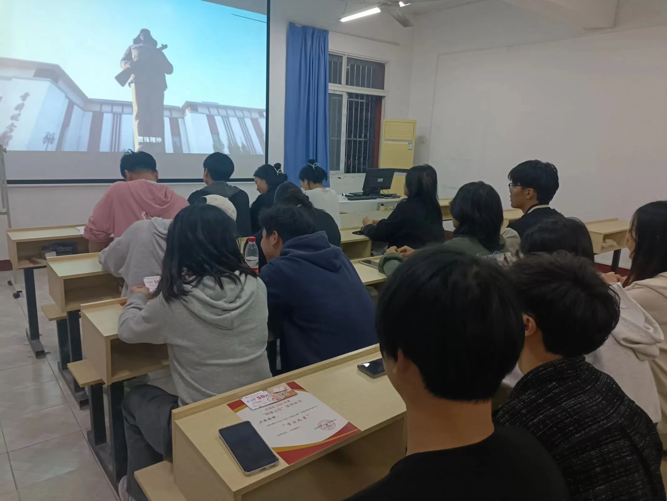 賡續雷鋒精神，爭做志愿先鋒