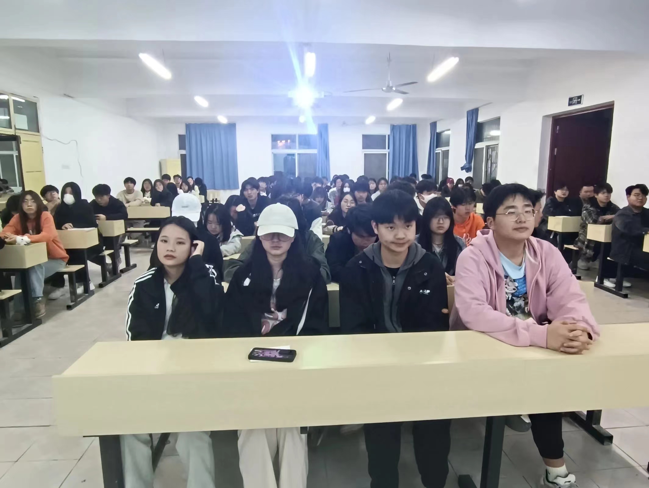 賡續雷鋒精神，爭做志愿先鋒