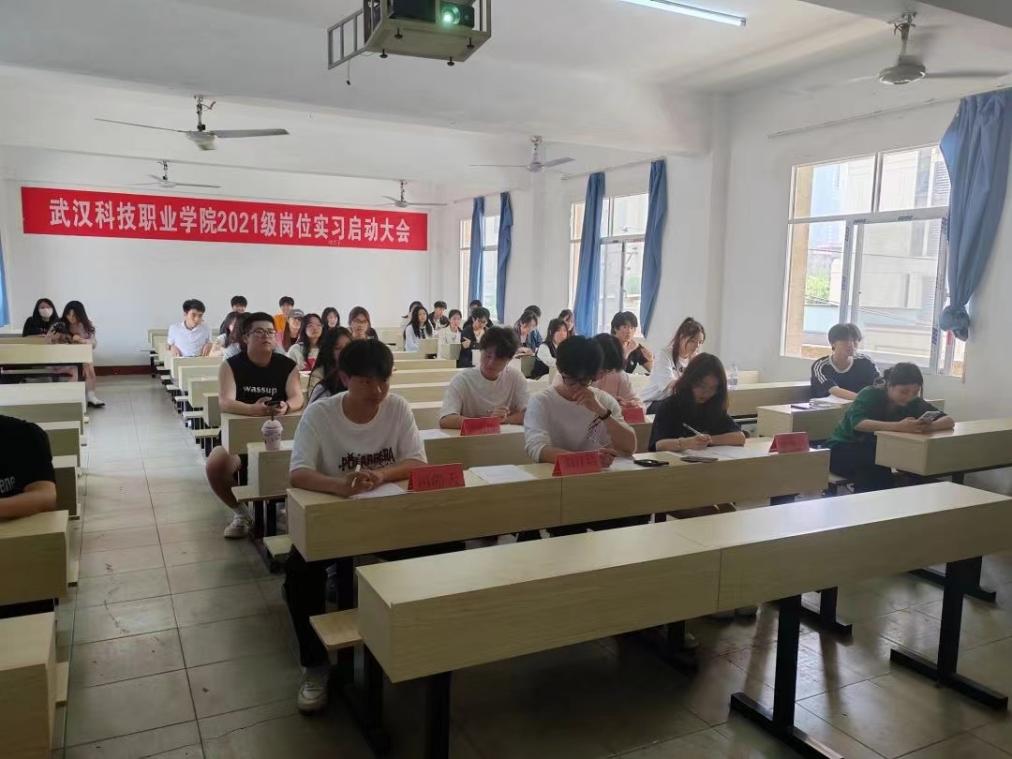 聚焦話筒，傳頌時代之聲