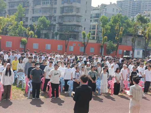 燃五四薪火,揚(yáng)青春風(fēng)采 燃五四薪火,揚(yáng)青春風(fēng)采
