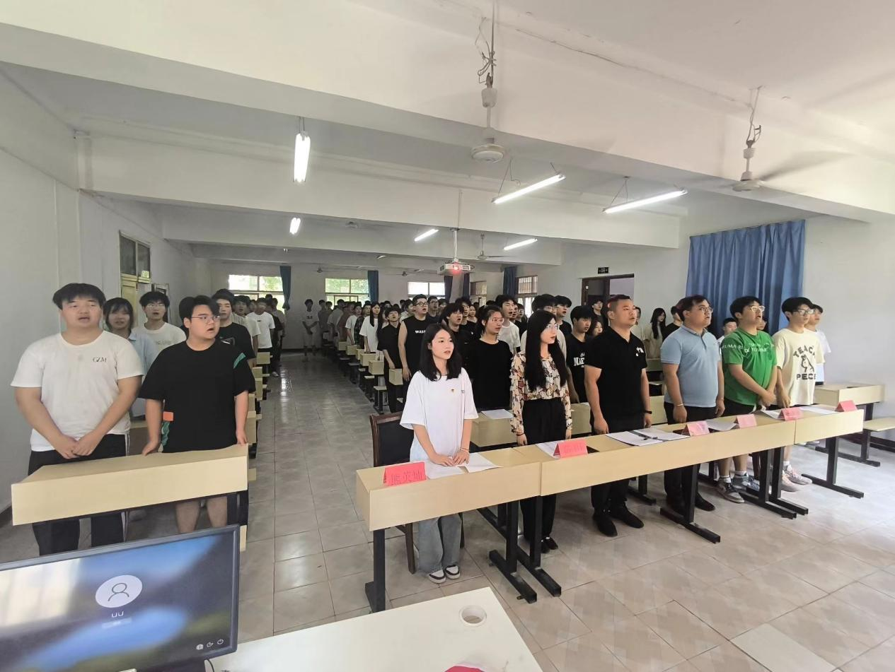 青春心向黨，奮斗新征程 ——武漢科技職業(yè)學(xué)院第五期團(tuán)課結(jié)業(yè)典禮暨入團(tuán)儀式