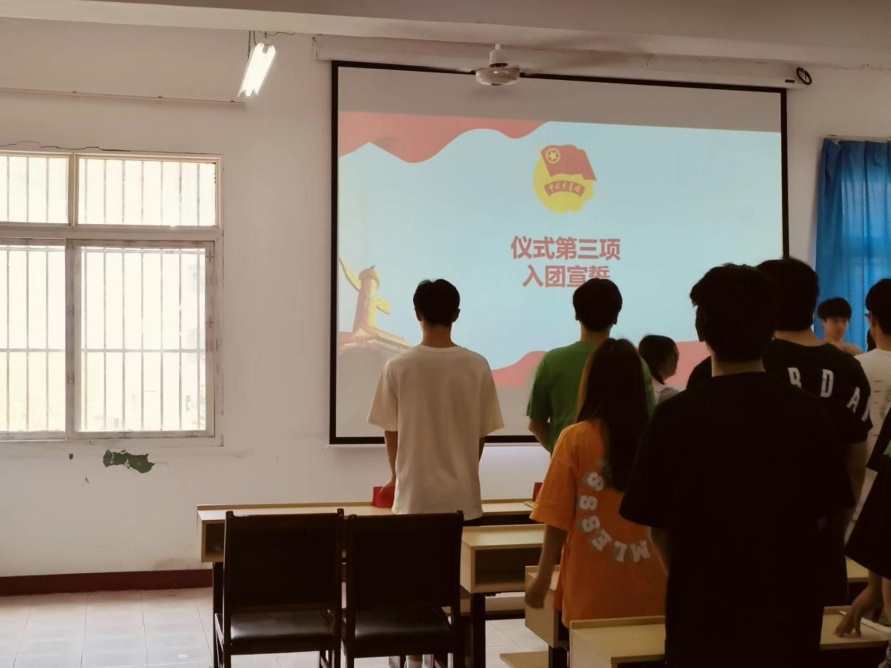 青春心向黨，奮斗新征程 ——武漢科技職業(yè)學(xué)院第五期團(tuán)課結(jié)業(yè)典禮暨入團(tuán)儀式