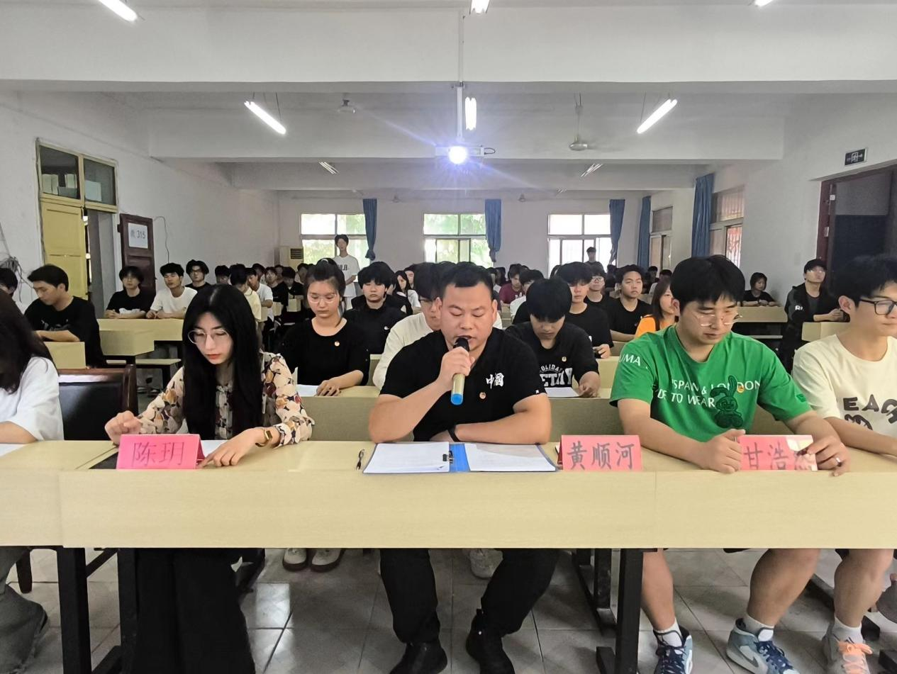 青春心向黨，奮斗新征程 ——武漢科技職業(yè)學(xué)院第五期團(tuán)課結(jié)業(yè)典禮暨入團(tuán)儀式