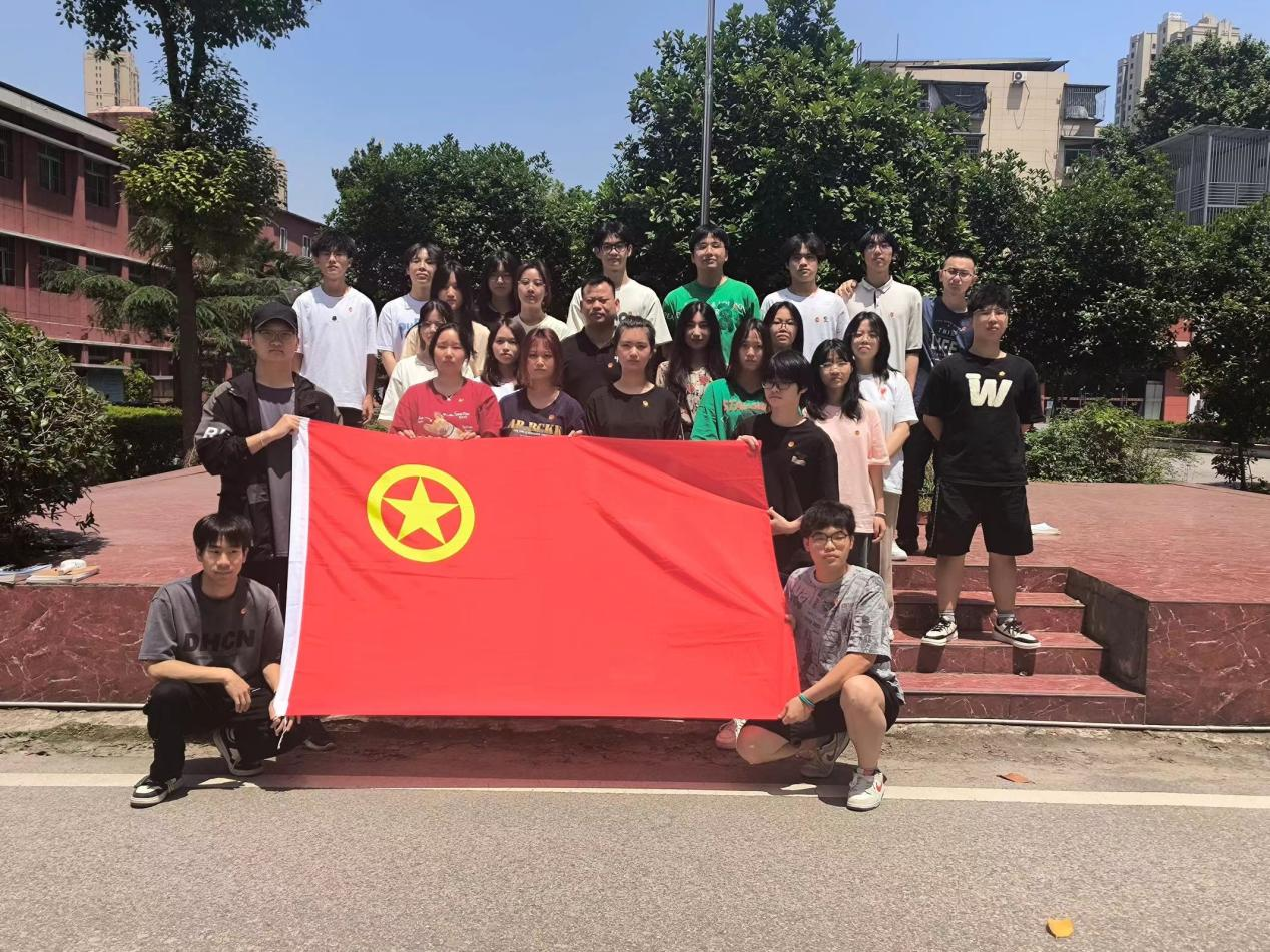 青春心向黨，奮斗新征程 ——武漢科技職業(yè)學(xué)院第五期團(tuán)課結(jié)業(yè)典禮暨入團(tuán)儀式