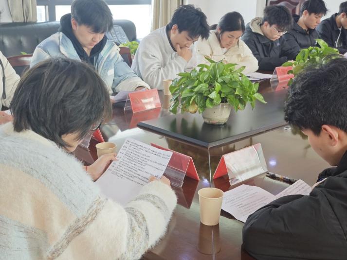 凝聚青春力量，共筑團結夢想 ——武漢科技職業學院24級團組織生活會紀實
