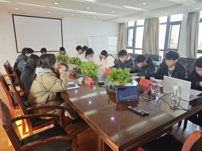 凝聚青春力量，共筑團結夢想 ——武漢科技職業學院24級團組織生活會紀實