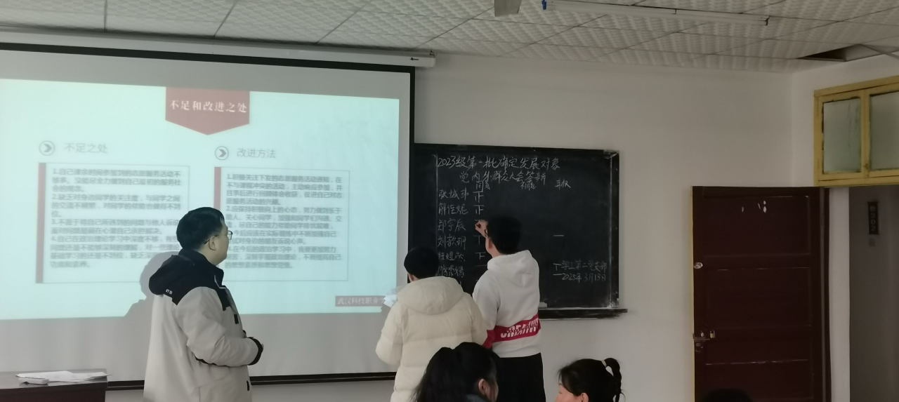 “答”入黨初心，“辯”青春擔當
