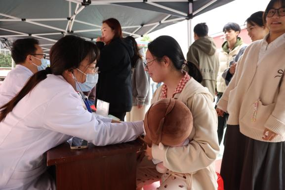 醫校共建，關愛師生健康