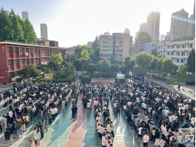 武漢科技職業學院2025年全民國家安全教育日主題升旗儀式 武漢科技職業學院2025年全民國家安全教育日主題升旗儀式