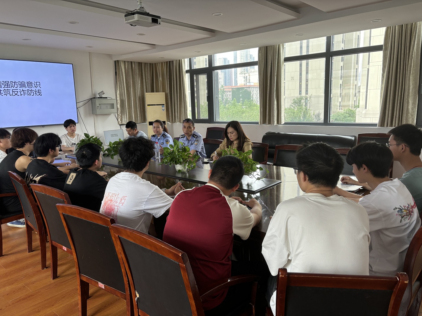 武漢科技職業(yè)學(xué)院 開展反詐宣傳，筑牢校園安全防線