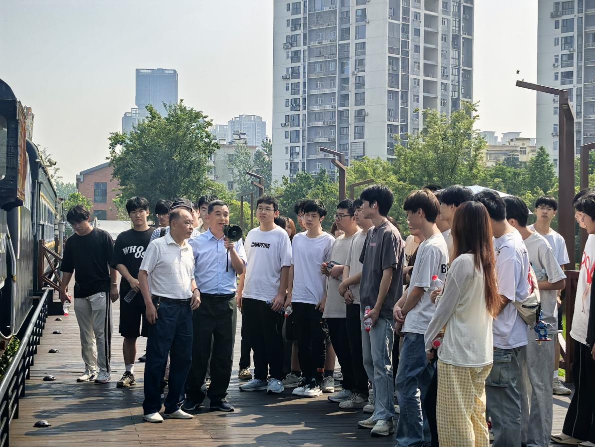 尋跡百年武九，解碼匠心傳承——我院開展四美塘文化公園沉浸式實踐活動