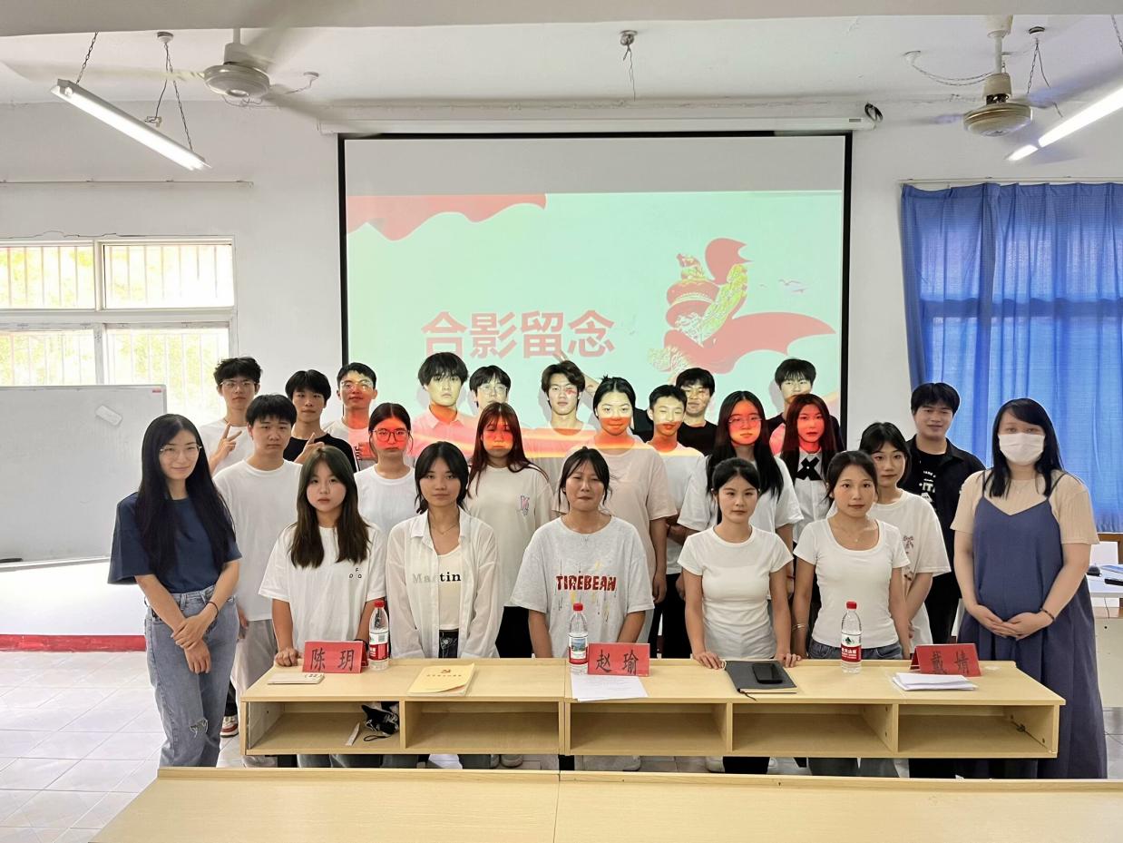 述往知來(lái)?yè)?dān)使命，凝心聚力啟新程