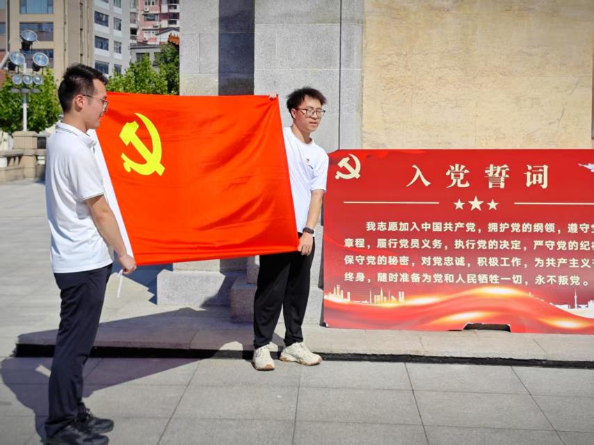 汲取防汛精神力量，共筑高校黨建新篇——武漢科技職業學院、武漢城市職業學院計算機與電子信息工程學院共赴武漢防汛紀念碑開展主題黨建活動