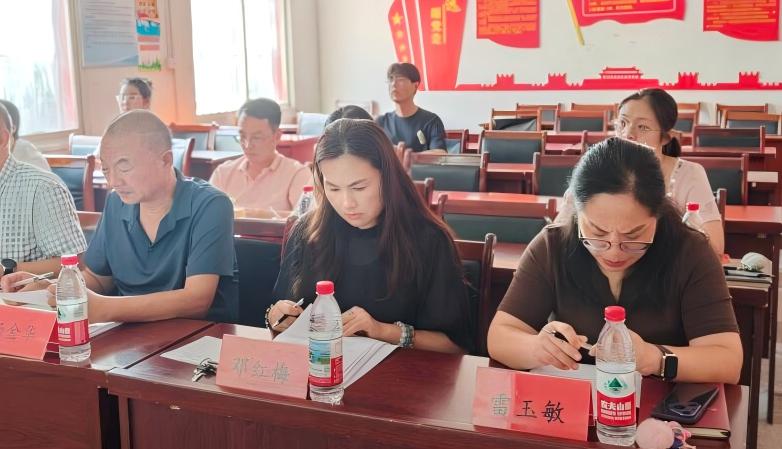 武漢科技職業(yè)學(xué)院隆重舉行2024-2025學(xué)年國家獎(jiǎng)學(xué)金評(píng)選大會(huì)