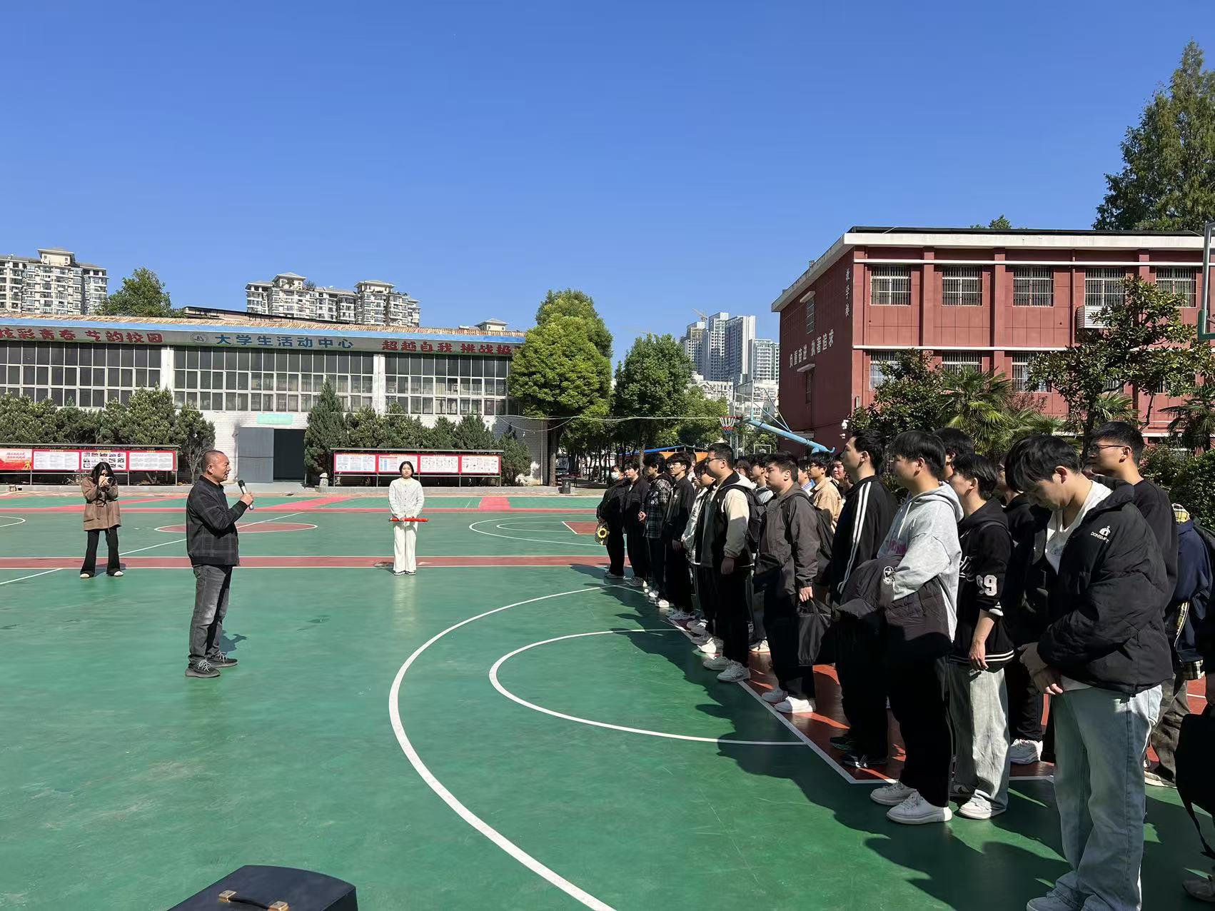 黨建護航實習路 校企攜手啟新程—武漢科技職業學院52名學子赴武漢海爾電冰柜有限公司開展崗位實習