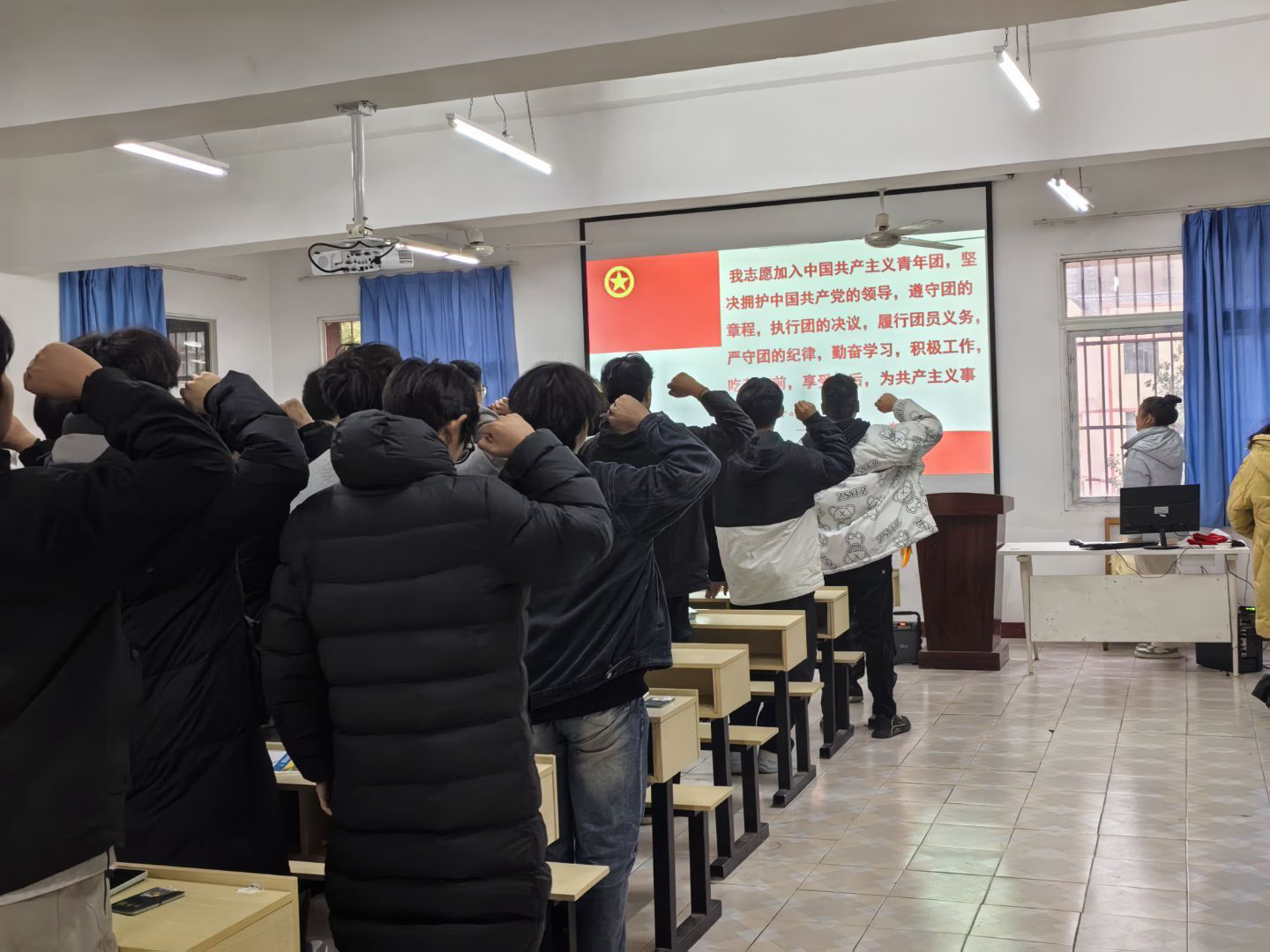 青春向團，奮斗強國 ——武漢科技職業學院第八期新發展團員入團儀式