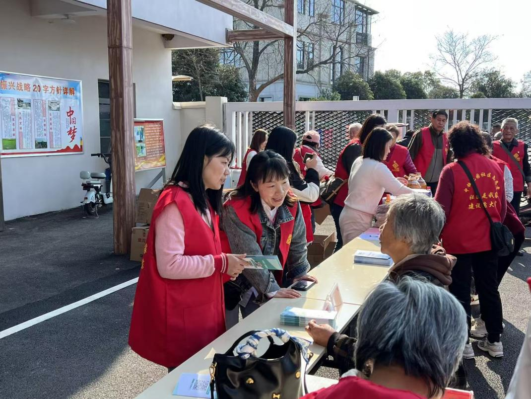 黨建賦能鄉(xiāng)村振興 校社共建書寫新篇——我院攜手中鐵花園社區(qū)赴光明村開展黨建共建活動(dòng)