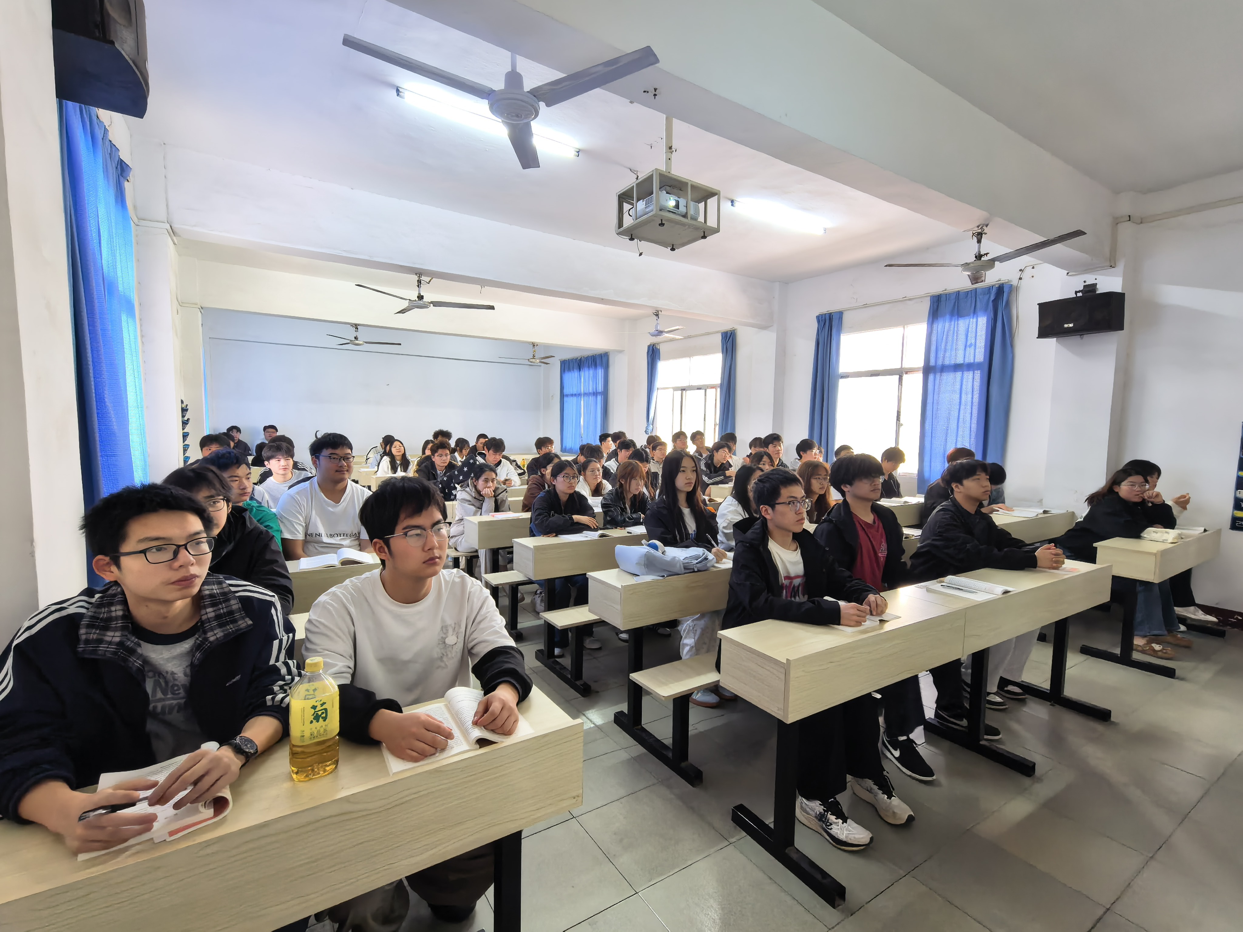 筑牢安全思想根基 勇擔時代青年使命  —— 我院組織學生同上總體國家安全觀 “思政大課”