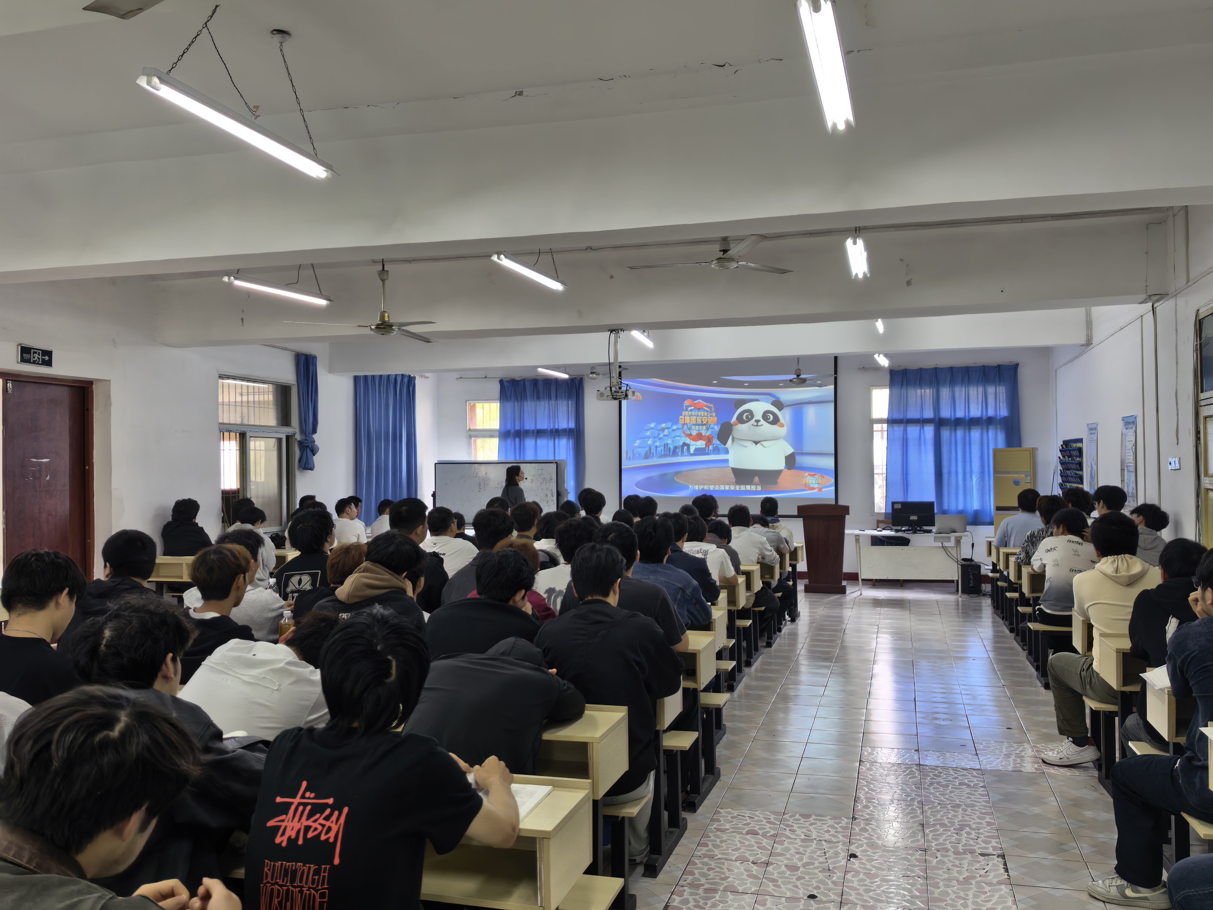 筑牢安全思想根基 勇擔時代青年使命  —— 我院組織學生同上總體國家安全觀 “思政大課”