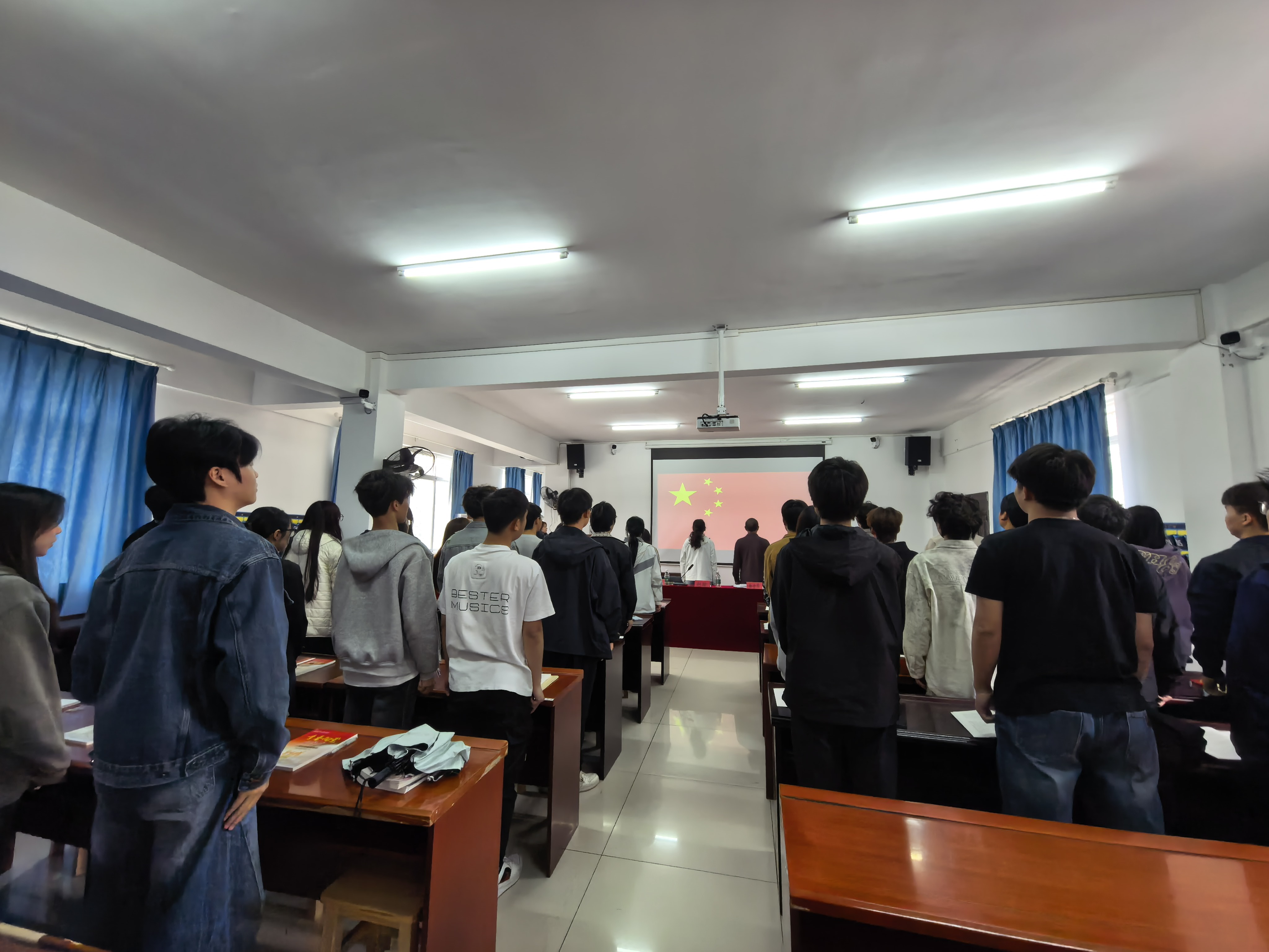 凝心鑄魂強信仰 逐夢向黨啟新程 —— 武漢科技職業(yè)學(xué)院第 41 期業(yè)余黨校順利開班