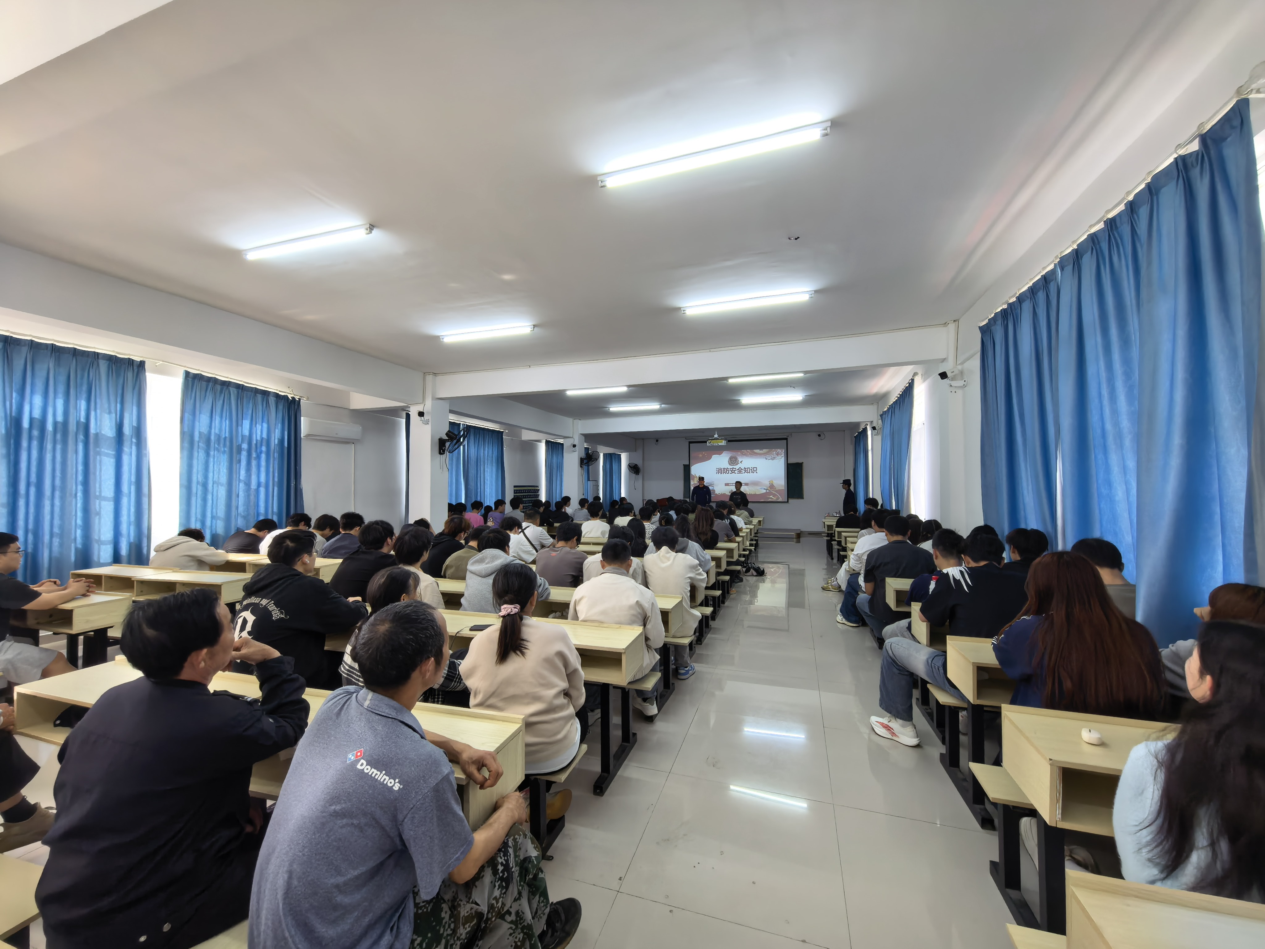 消防演練進校園，筑牢安全“防火墻”  ——我院成功舉辦消防宣傳與演練活動