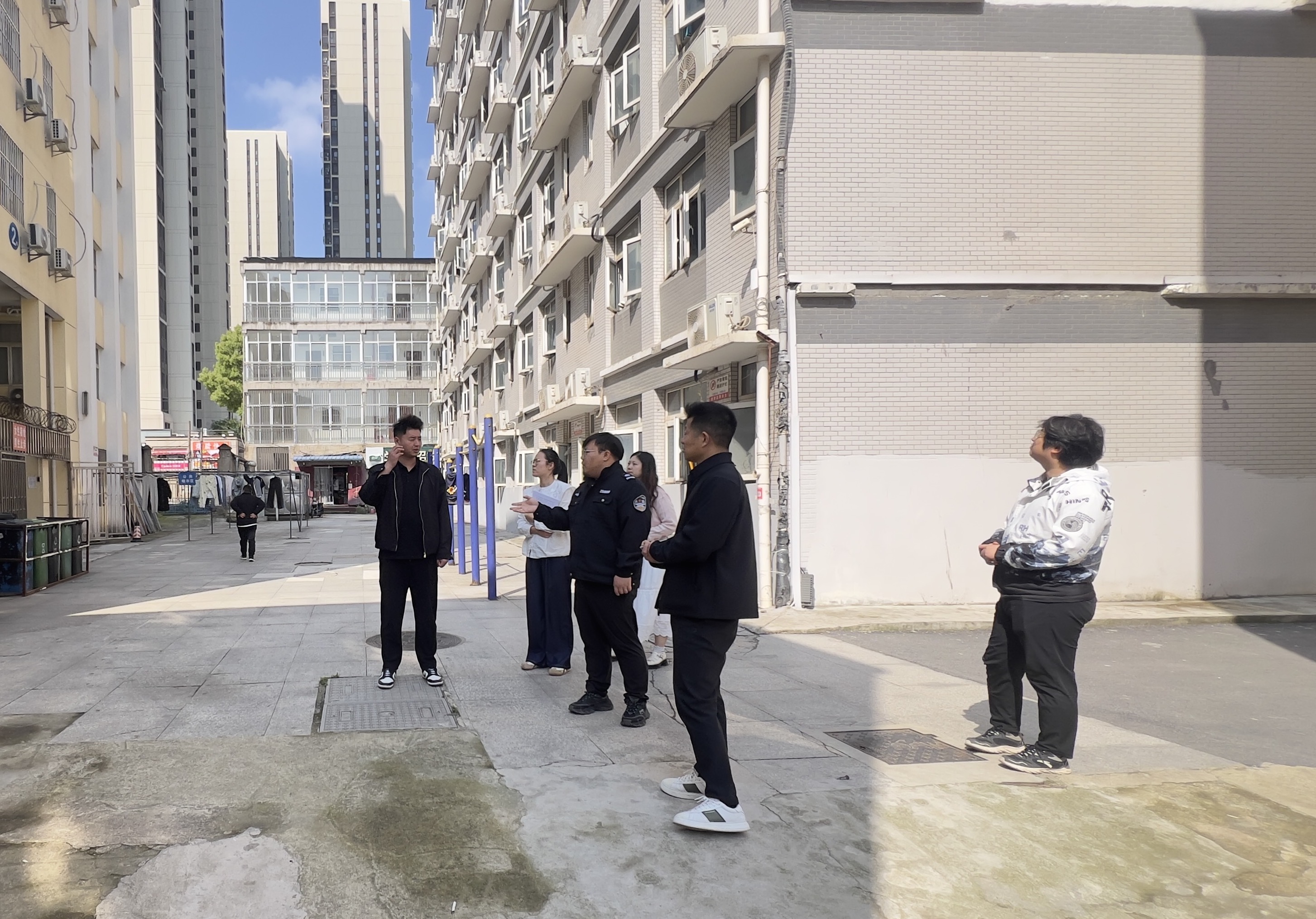 武漢科技職業學院五一節前校園安全大檢查筑牢假期安全防線