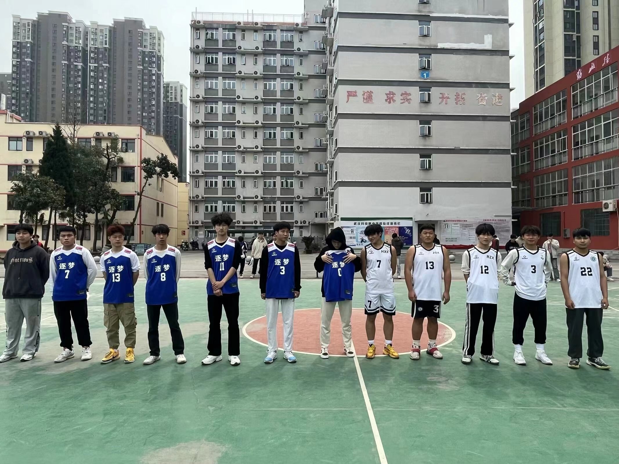 團魂燃星空，拼搏正當時丨新生籃球賽八強賽“戰況”速報