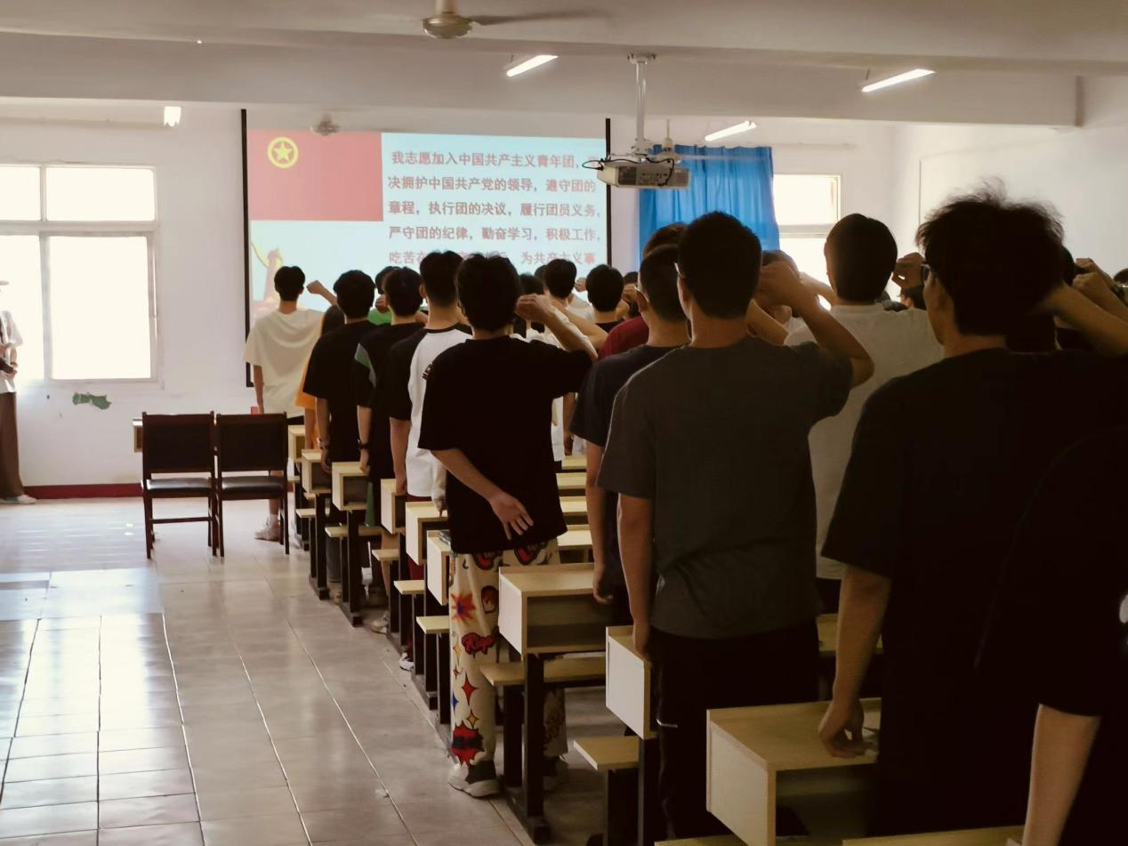 青春心向黨，奮斗新征程 ——武漢科技職業學院第五期團課結業典禮暨入團儀式
