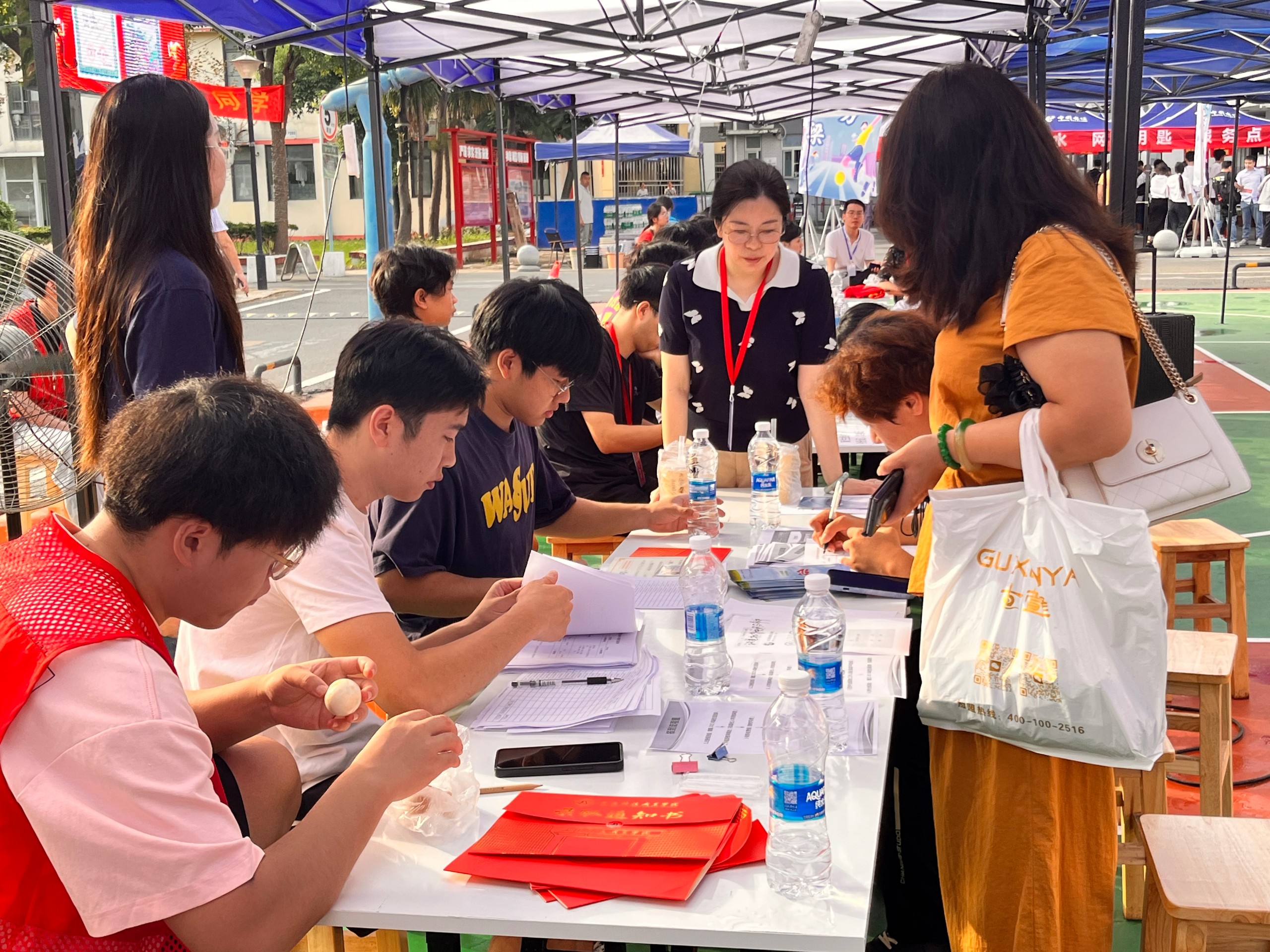 以心迎新，共赴星海——武漢科技職業學院圓滿完成2025級新生迎接工作
