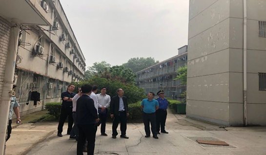 洪山區副區長一行深入學院實地調研 為學院排憂解難 洪山區副區長一行深入學院實地調研 為學院排憂解難