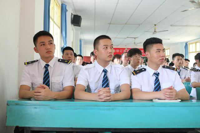 入學(xué)即入職 地鐵訂單班受熱捧 入學(xué)即入職 地鐵訂單班受熱捧