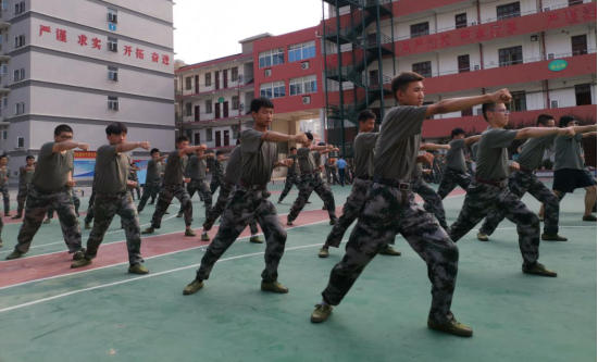 我院召開2019級新生軍訓匯報表演暨總結表彰大會 我院召開2019級新生軍訓匯報表演暨總結表彰大會