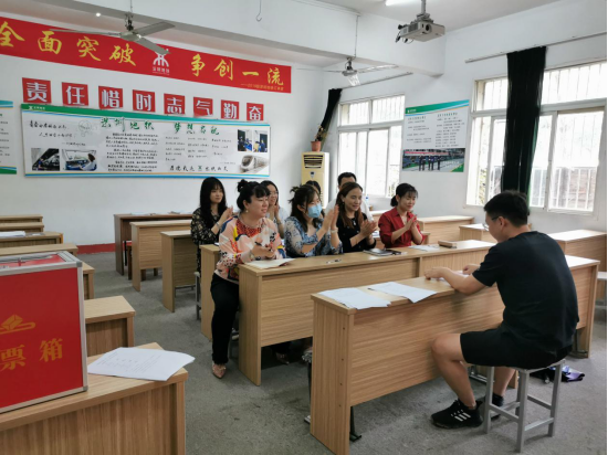 中國(guó)共產(chǎn)黨武漢科技職業(yè)學(xué)院委員會(huì)學(xué)工第二支部委員會(huì)舉行換屆選舉大會(huì) 中國(guó)共產(chǎn)黨武漢科技職業(yè)學(xué)院委員會(huì)學(xué)工第二支部委員會(huì)舉行換屆選舉大會(huì)