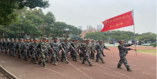我校2020級新生軍訓結(jié)營儀式暨開學典禮隆重舉行