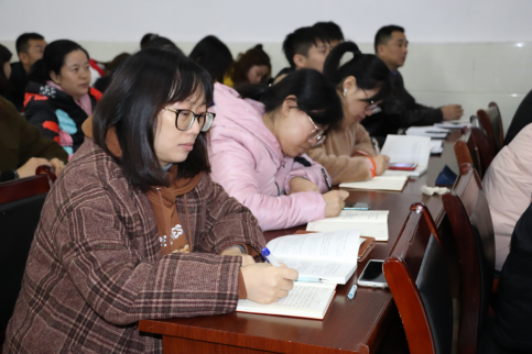 省委講師團(tuán)成員中南民族大學(xué)閻占定教授 蒞臨我院宣講黨的十九屆四中全會精神 省委講師團(tuán)成員中南民族大學(xué)閻占定教授 蒞臨我院宣講黨的十九屆四中全會精神