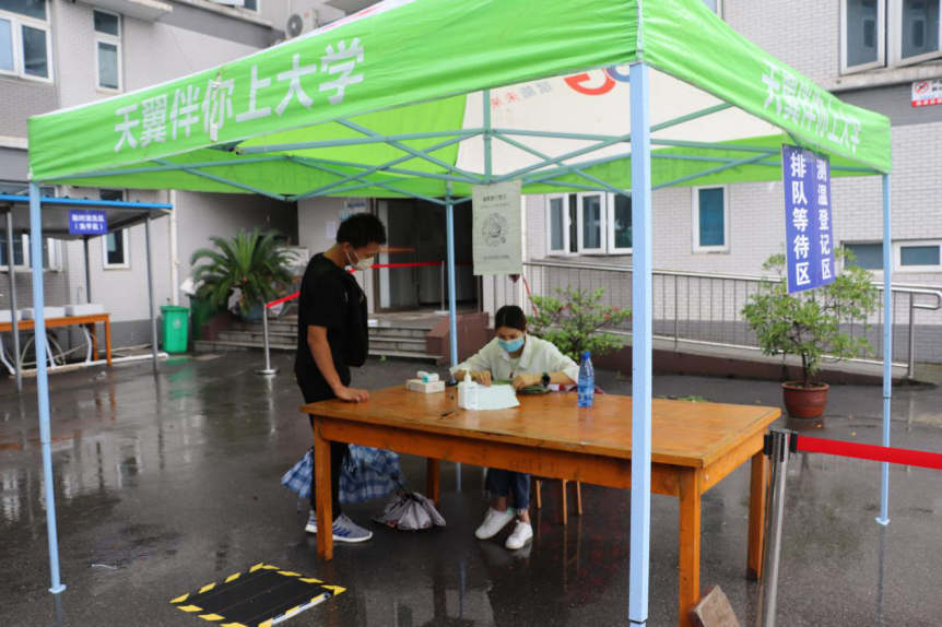 歡迎回家!武漢科技職業學院迎來2020屆首批畢業生返校 歡迎回家!武漢科技職業學院迎來2020屆首批畢業生返校