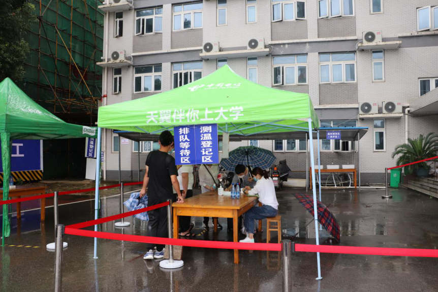 歡迎回家!武漢科技職業學院迎來2020屆首批畢業生返校 歡迎回家!武漢科技職業學院迎來2020屆首批畢業生返校