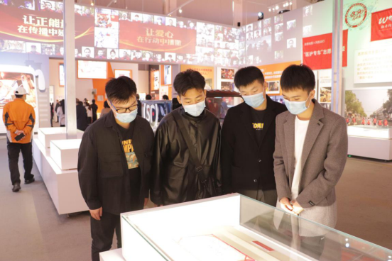 人民至上,生命至上 我院組織黨員教職工及入黨積極分子 到武漢客廳參觀抗疫專題展覽 人民至上,生命至上 我院組織黨員教職工及入黨積極分子 到武漢客廳參觀抗疫專題展覽