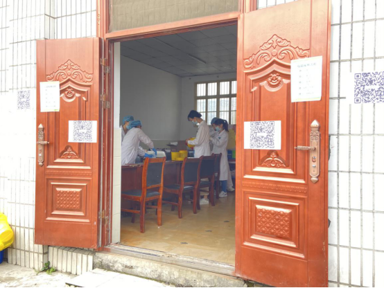 學(xué)校開(kāi)展新冠疫苗集中接種工作 學(xué)校開(kāi)展新冠疫苗集中接種工作