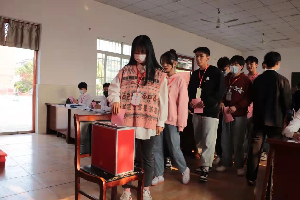 我院第十次學(xué)生代表大會(huì)隆重召開！