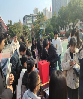 人人都獻出一點愛,人生將變得更美好 ——為黎承航同學募捐 人人都獻出一點愛,人生將變得更美好 ——為黎承航同學募捐
