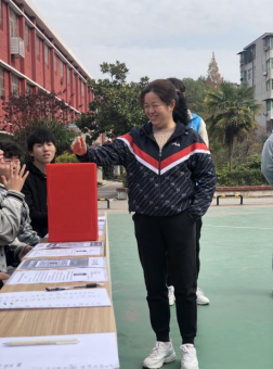 人人都獻出一點愛,人生將變得更美好 ——為黎承航同學募捐 人人都獻出一點愛,人生將變得更美好 ——為黎承航同學募捐